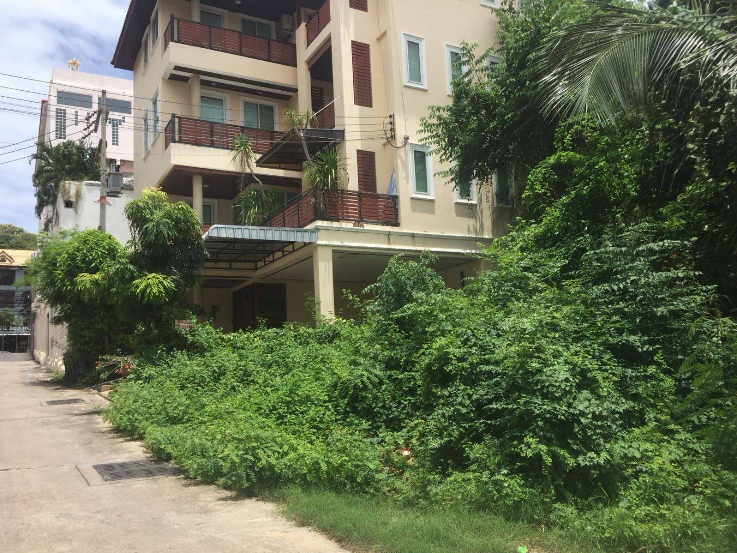 Land for sale in Pattaya ( 49 sq wah) Owners Post