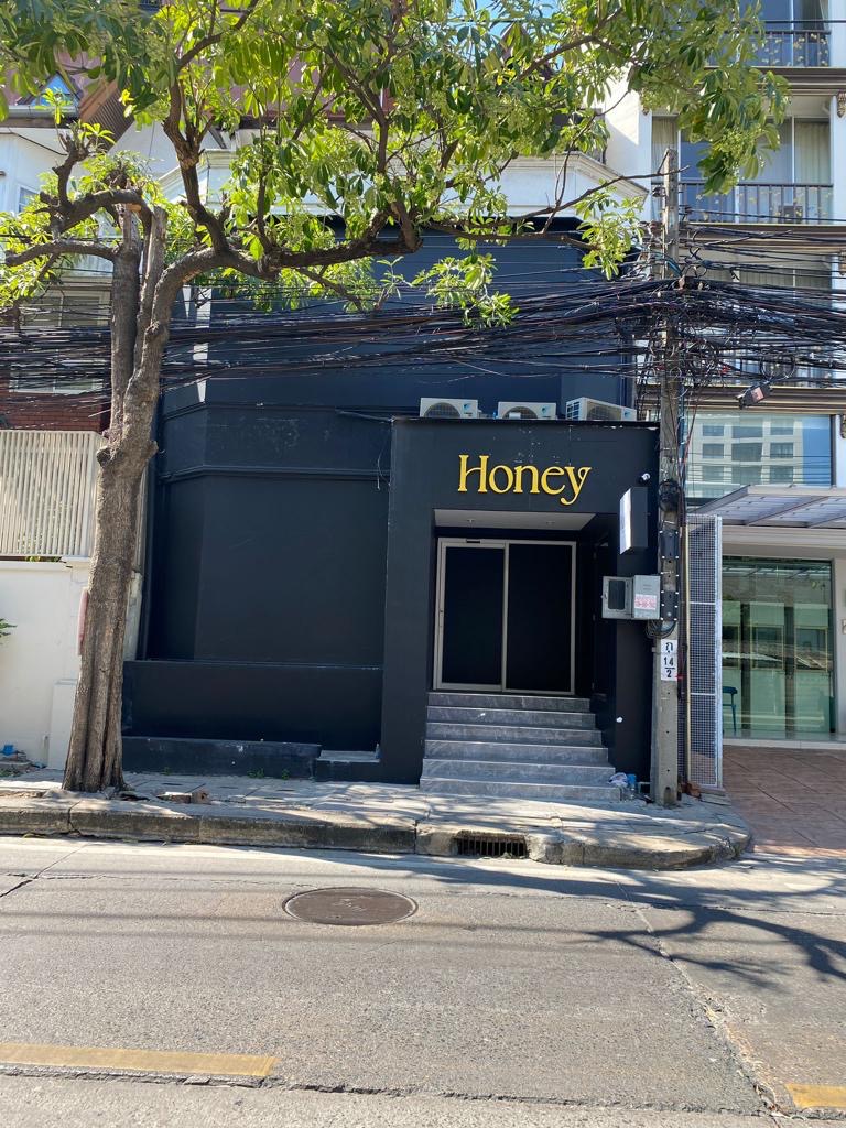 For lease of restaurant, pub, bar, karaoke business, Sukhumvit Soi 31