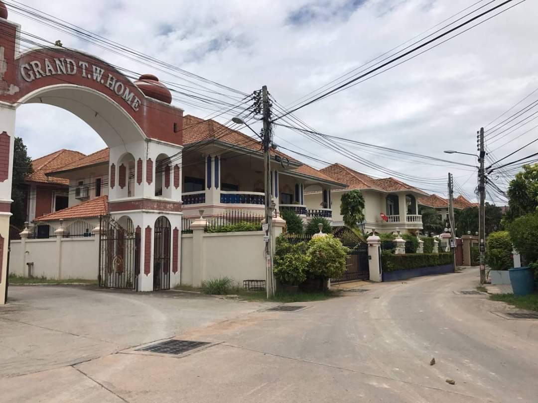 Land for sale in Pattaya (100 square wah) Owners Post